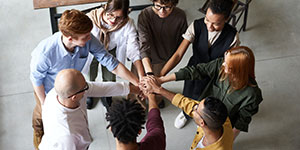 社会为pp电子造就机遇，pp电子为社会创造价值；以市场营销为龙头，为市场提供一流产品，在市场竞争中创新成长；以优异的业绩感恩社会，以满意的回报关爱员工；做有责任的企业，当时代的骄子；优秀团队，共筑梦..